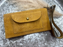 Load image into Gallery viewer, Keep it Gypsy Fallon Clutch/Wristlet/Wallet