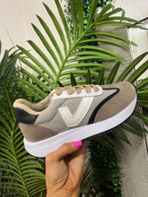 Load image into Gallery viewer, ACE&#39;S NEUTRAL SNEAKER