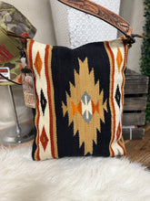 Load image into Gallery viewer, Saddle Crossbody Bag