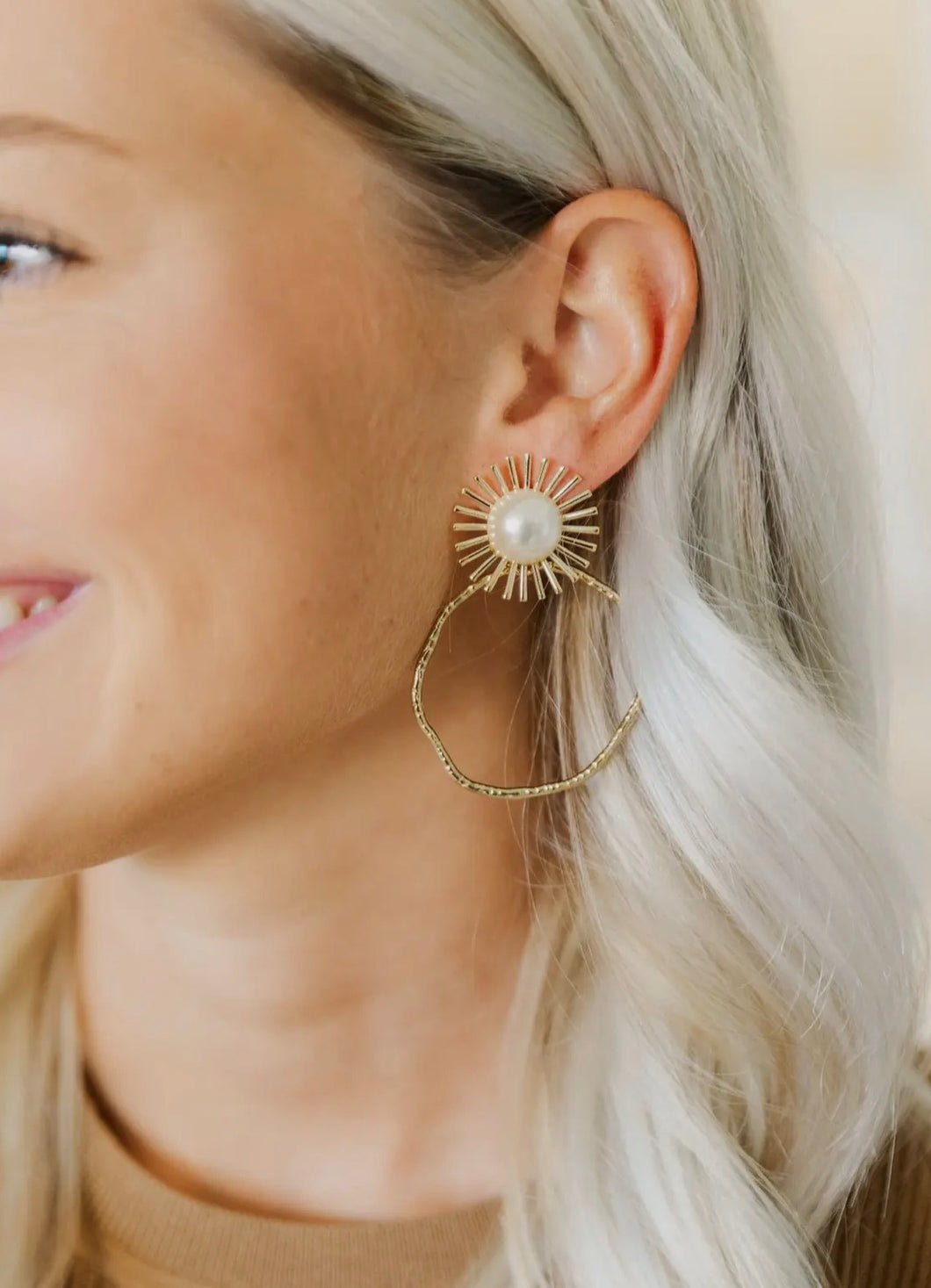 Taylor Shaye - Pearl Sunburst Hoops