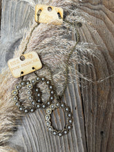 Load image into Gallery viewer, Pink Panache Open Oval Necklace
