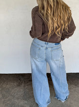 Load image into Gallery viewer, Quincy Wide Leg Jeans - Light Wash
