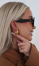 Load image into Gallery viewer, Chan Sutton Small Oval Hoop