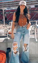 Load image into Gallery viewer, Tracy Light Wash Distressed Jeans