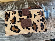 Load image into Gallery viewer, Leopard Clutch/Card Organizer
