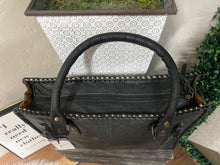 Load image into Gallery viewer, BLACK/WHITE HOH WESTERN HANDBAG