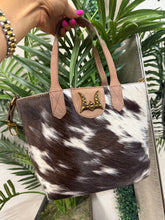Load image into Gallery viewer, Dakota Crossbody Purse