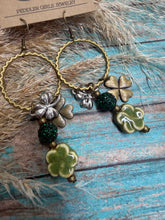 Load image into Gallery viewer, Classic Shamrock Earrings