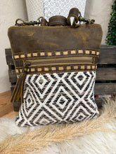 Load image into Gallery viewer, Sand Weaver Crossbody