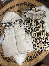Load image into Gallery viewer, Reversible Leopard Vest - Cream/Taupe