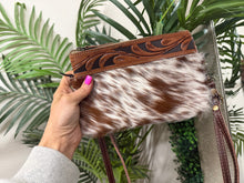 Load image into Gallery viewer, Streaks Delight Crossbody W/Wristlet Option
