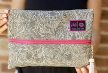 Load image into Gallery viewer, Makeup Junkie - Southern Charm