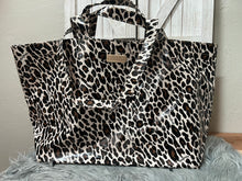 Load image into Gallery viewer, Consuela Mona Leopard Jumbo Grab &amp; Go Basic